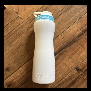 Cirkul White Water Bottle 20 oz Stainless Steel Plastic White/Blue Twist On Cap